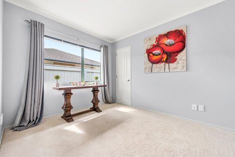 Photo of property in 12 Percy Kinsman Crescent, Riverstone Terraces, Upper Hutt, 5018