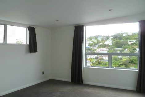 Photo of property in 23 Kopiko Way, Brooklyn, Wellington, 6021