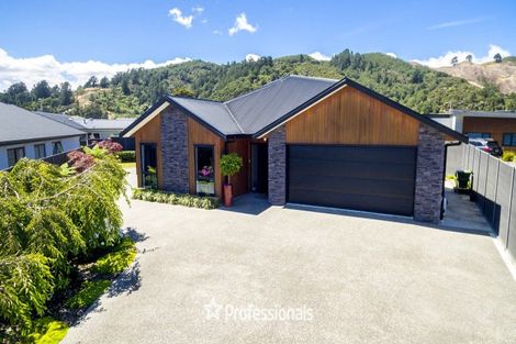 Photo of property in 8 Kerrigan Crescent, Wallaceville, Upper Hutt, 5018
