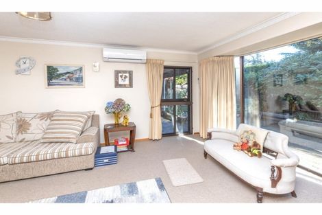 Photo of property in 2/9A Kingham Place Avonhead Christchurch City