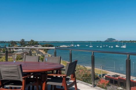 Photo of property in 53 Omokoroa Road, Omokoroa, 3114