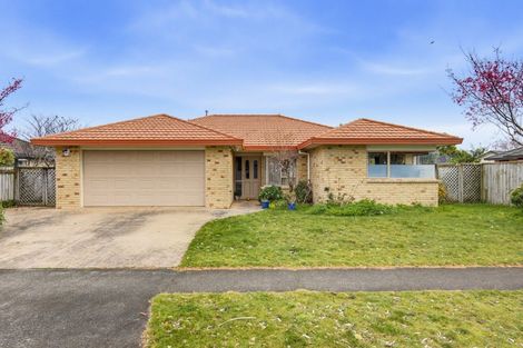 Photo of property in 74 Guildford Drive, Paraparaumu, 5032