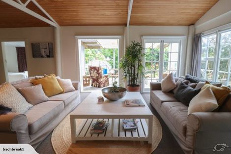 Photo of property in 25 Donnelly Street, Oakura, 4314