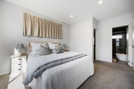 Photo of property in 25b Kiteroa Terrace, Rothesay Bay, Auckland, 0630