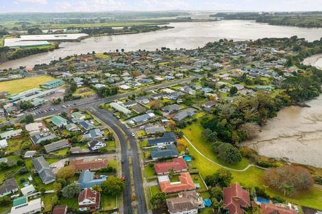 Photo of property in 5 Riverside Drive, Waiuku, 2123