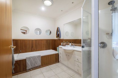 Photo of property in 19 View Road, Campbells Bay, Auckland, 0630