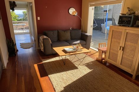 Photo of property in 1/130 Sunset Road, Unsworth Heights, Auckland, 0632