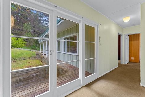 Photo of property in 10 Hobbs Road, Matakatia, Whangaparaoa, 0930