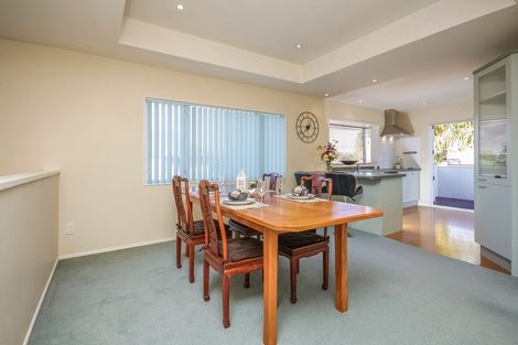 Photo of property in 5 Oystergrove Road, West Harbour, Auckland, 0618