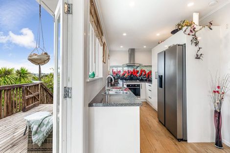 Photo of property in 42 Konini Road, Titirangi, Auckland, 0604