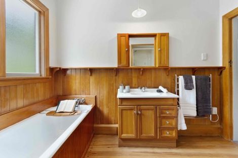 Photo of property in 6 Dudley Road, Lyttelton, 8082