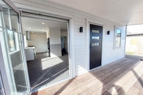 Photo of property in 41 Whiteley Street, Moturoa, New Plymouth, 4310