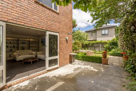 Photo of property in 19 Strowan Road, Strowan, Christchurch, 8052