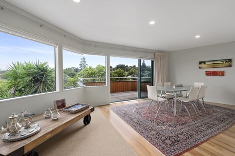 Photo of property in 697 Beach Road, Rothesay Bay, Auckland, 0630
