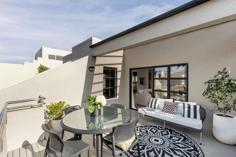 Photo of property in 21a Sunbrae Grove, Mount Maunganui, 3116