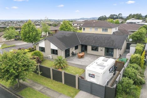 Photo of property in 14 Murray Becroft Avenue, Henderson Valley, Auckland, 0612
