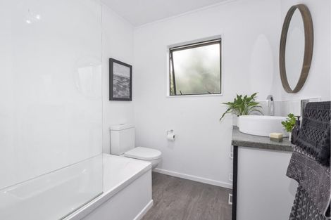 Photo of property in 103 Brian Crescent, Stanmore Bay, Whangaparaoa, 0932