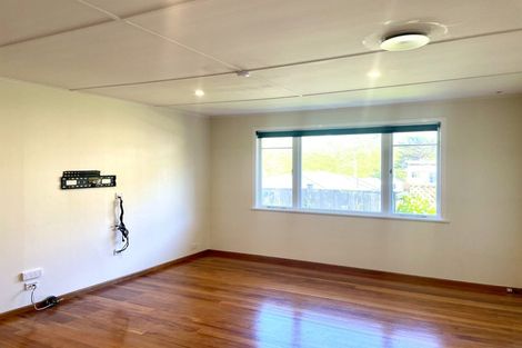 Photo of property in 15 Montreal Grove, Kingston, Wellington, 6021