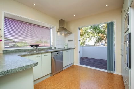 Photo of property in 5 Oystergrove Road, West Harbour, Auckland, 0618