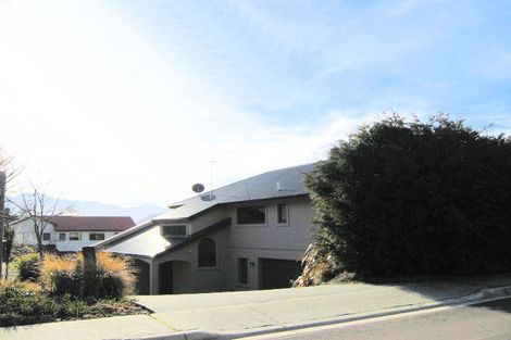 Photo of property in 2 Sycamore Place, Wanaka, 9305