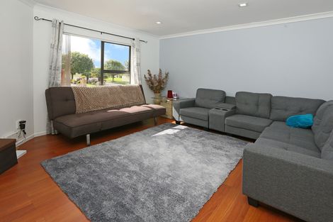 Photo of property in 8 Chardonnay Rise, Henderson, Auckland, 0612