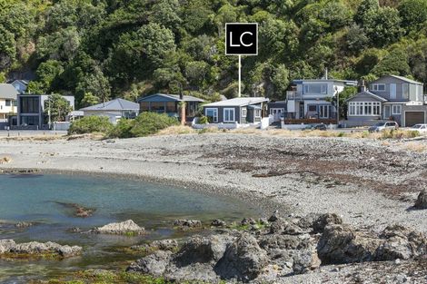 Photo of property in 106 Breaker Bay Road, Breaker Bay, Wellington, 6022