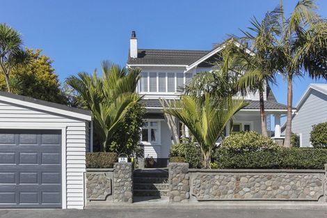 Photo of property in 15 Wallace Place, Westown, New Plymouth, 4310