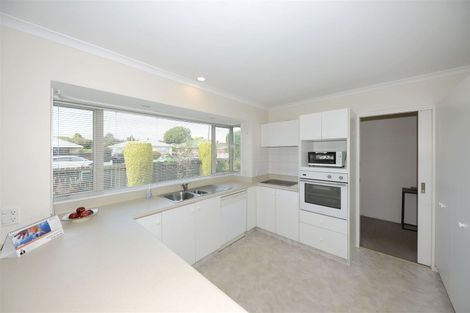Photo of property in 141 Avonhead Road, Avonhead, Christchurch, 8042