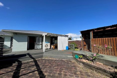 Photo of property in 94 Triangle Road, Massey, Auckland, 0614