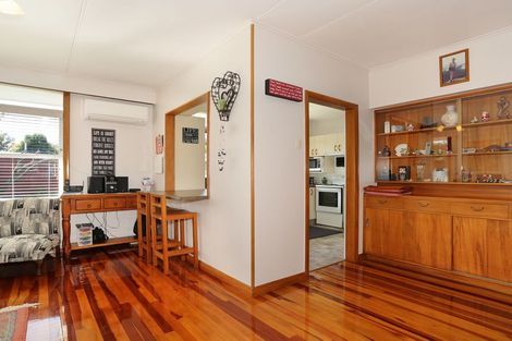 Photo of property in 7 Droylsden Place, Palmerston North, 4410