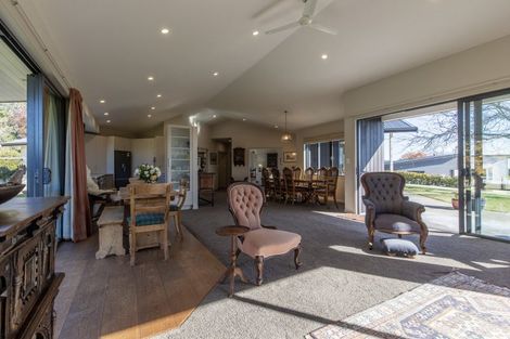 Photo of property in 11 Apatu Place, Waipukurau, 4200