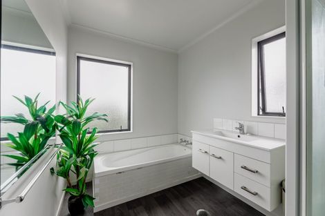 Photo of property in 85 Becker Drive, Weymouth, Auckland, 2103