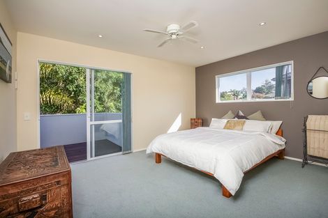 Photo of property in 5 Oystergrove Road, West Harbour, Auckland, 0618