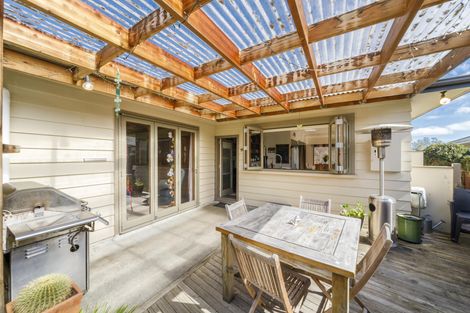 Photo of property in 38 Winston Avenue, Hokowhitu, Palmerston North, 4410