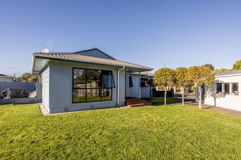 Photo of property in 28 Peppertree Glade, Kelvin Grove, Palmerston North, 4414