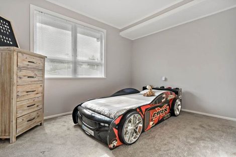 Photo of property in 4 Orpheus Place, Papakura, 2110