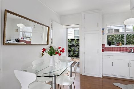 Photo of property in 3/28 William Bond Street, Stanley Point, Auckland, 0624