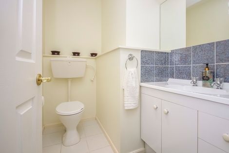 Photo of property in 5 Oystergrove Road, West Harbour, Auckland, 0618