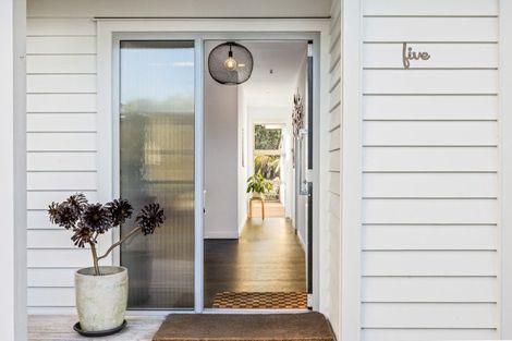 Photo of property in 5 Wrybill Way, Point Wells, Warkworth, 0986