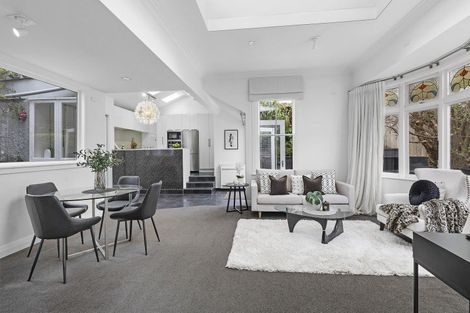 Photo of property in 26 Hawker Street, Mount Victoria, Wellington, 6011