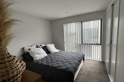 Photo of property in 1/21 Akoranga Drive, Northcote, Auckland, 0627