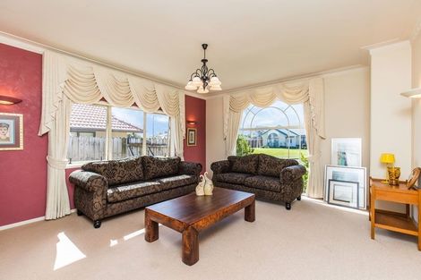 Photo of property in 58 Lothian Brae, Wattle Downs, Auckland, 2103