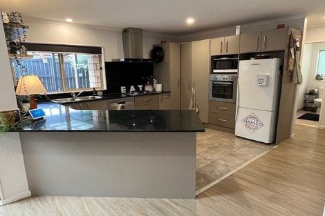 Photo of property in 26 Heidi Crescent, Flat Bush, Auckland, 2016