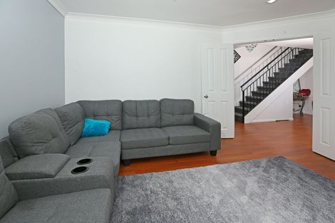 Photo of property in 8 Chardonnay Rise, Henderson, Auckland, 0612