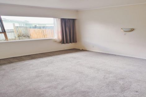 Photo of property in 1/40 Halberg Street, Glenfield, Auckland, 0629