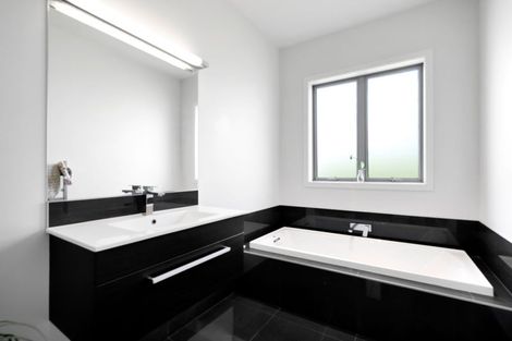 Photo of property in 3 Te Arakete Place, Hurworth, New Plymouth, 4310