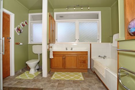 Photo of property in 7 Droylsden Place, Palmerston North, 4410