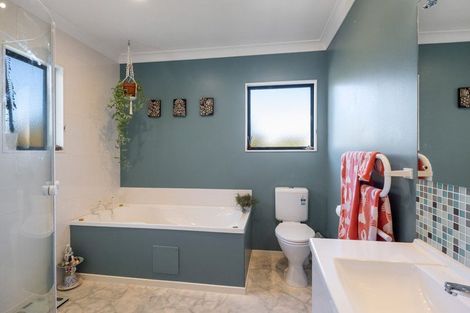 Photo of property in 5 Ridley Green, Churton Park, Wellington, 6037