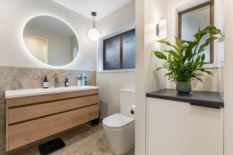 Photo of property in 37 Centreway Road, Orewa, 0931