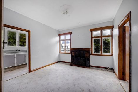 Photo of property in 225 South Road, Hawera, 4610